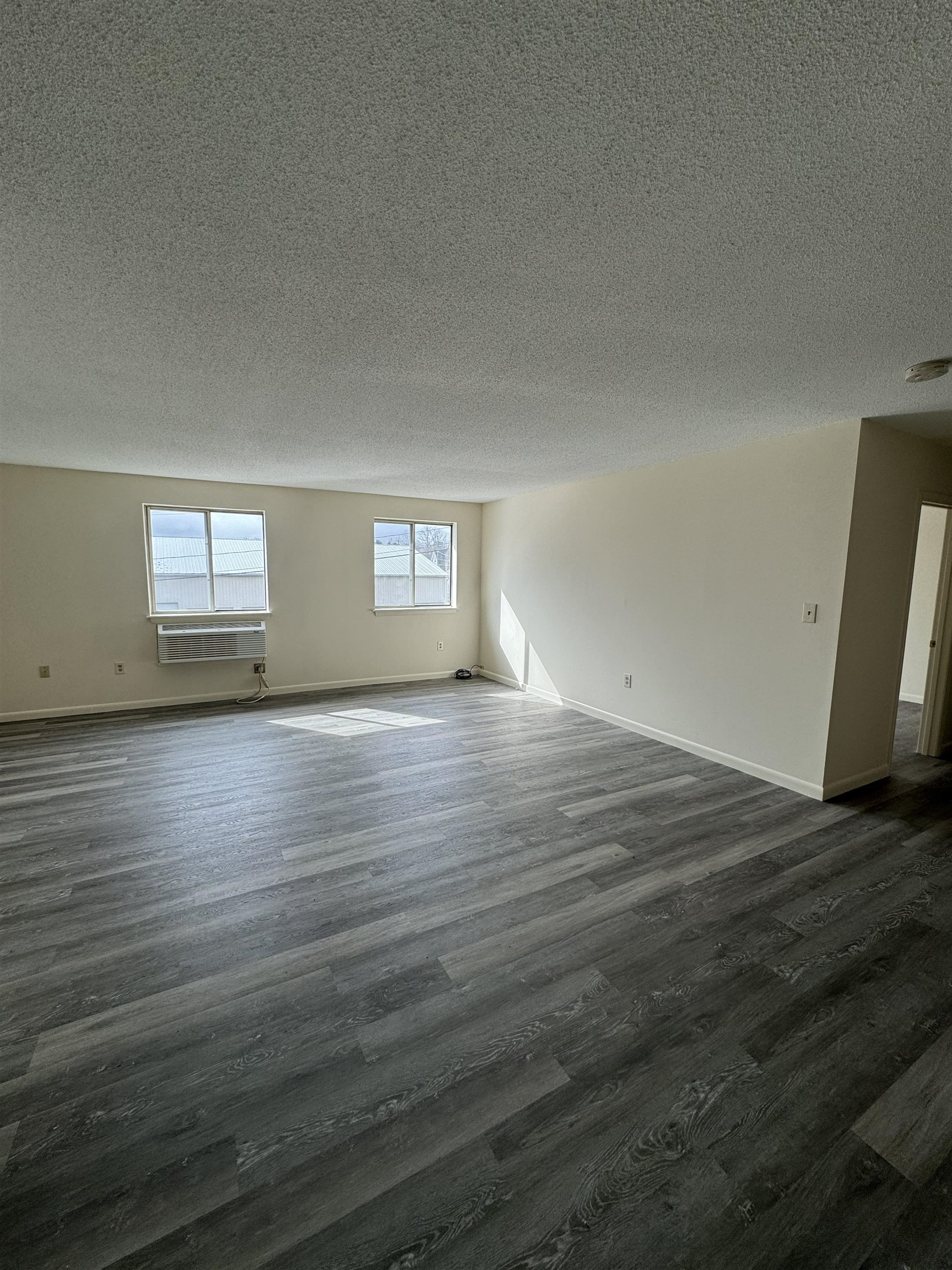 16 Manning Street, Unit 201 Derry, NH 03038 - Photo 2 of 6