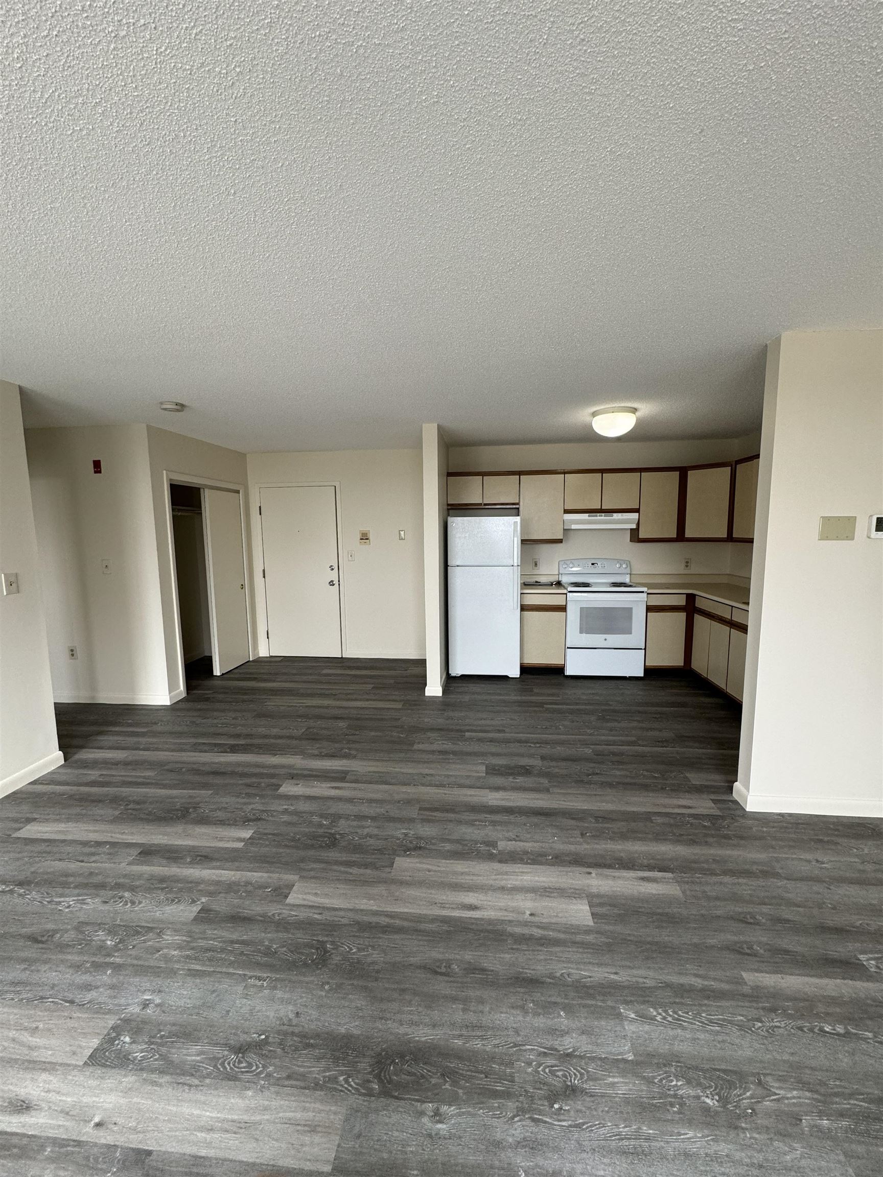 16 Manning Street, Unit 201 Derry, NH 03038 - Photo 3 of 6