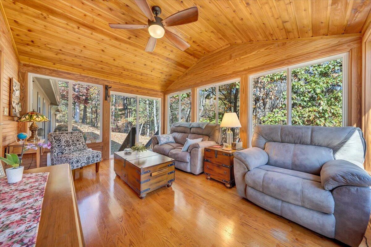 6263 Mt Chestnut Road Roanoke, VA 24018 - Photo 11 of 37 10-MIB06499