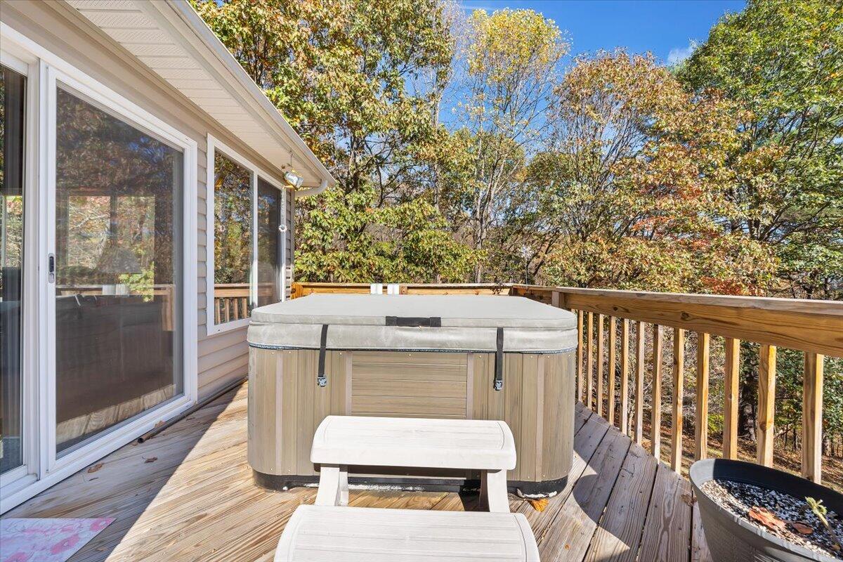 6263 Mt Chestnut Road Roanoke, VA 24018 - Photo 28 of 37 29-MIB06556