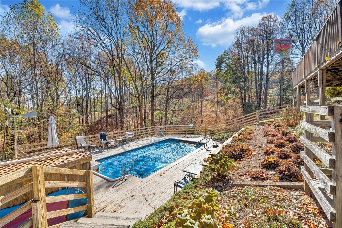 6263 Mt Chestnut Road Roanoke, VA 24018 - Photo 33 of 37 36-MIB06580