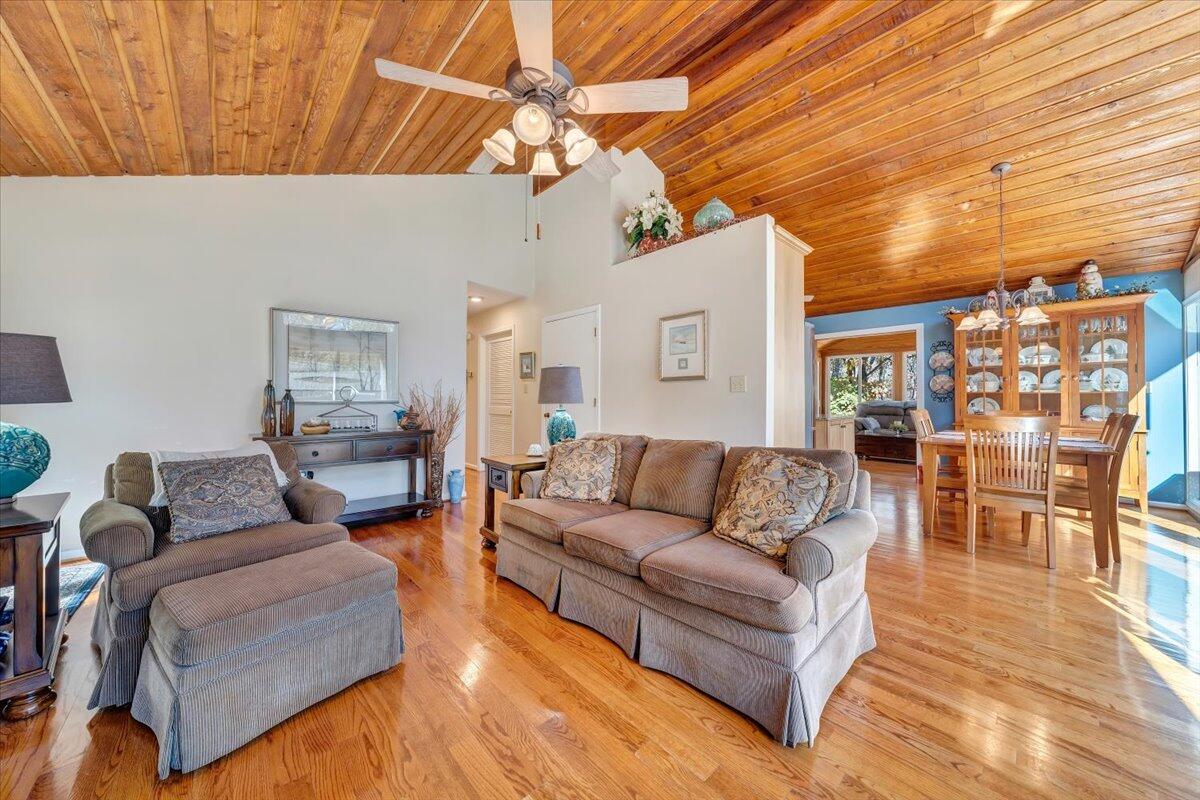 6263 Mt Chestnut Road Roanoke, VA 24018 - Photo 5 of 37 04-MIB06481