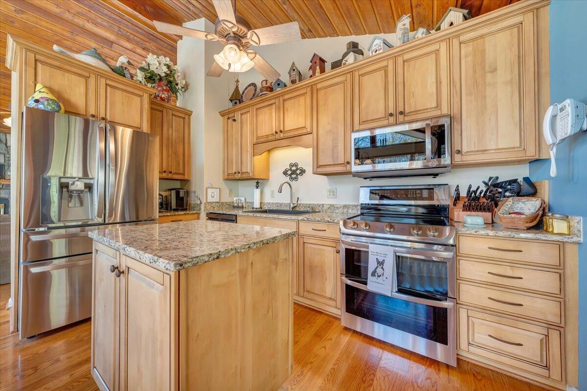 6263 Mt Chestnut Road Roanoke, VA 24018 - Photo 6 of 37 06-MIB06487