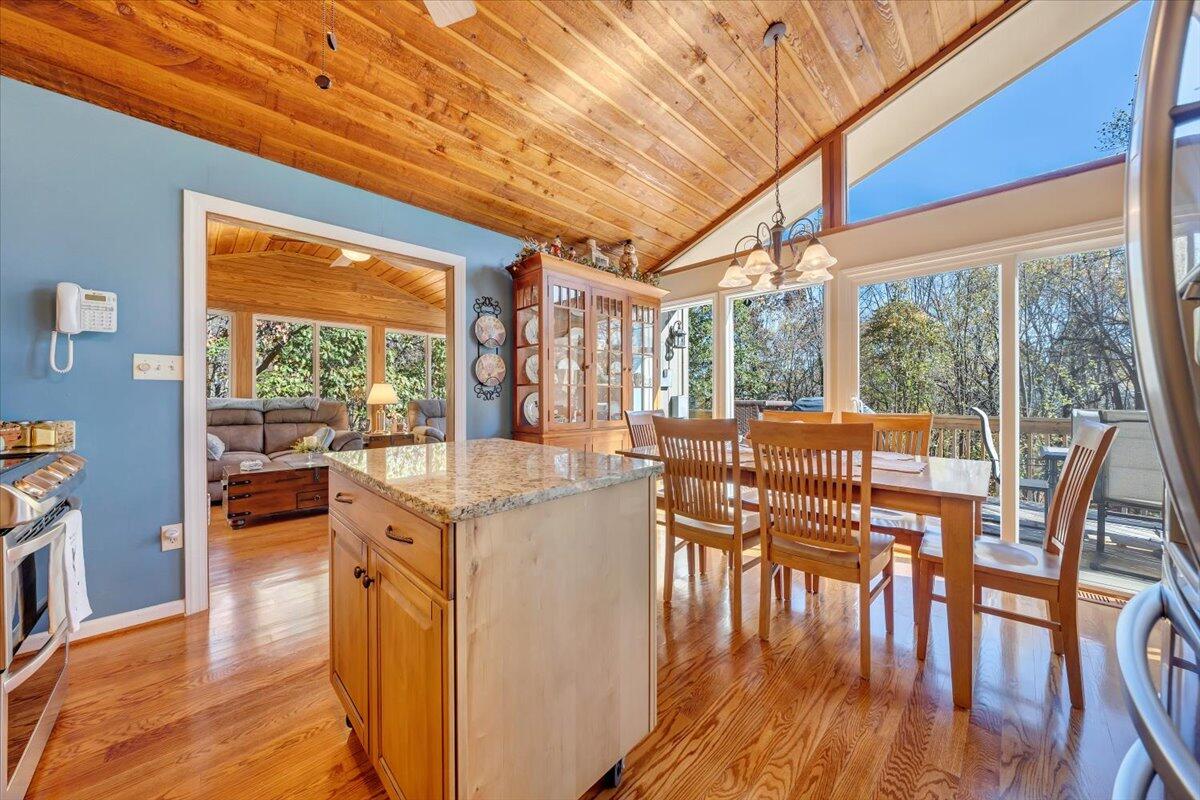 6263 Mt Chestnut Road Roanoke, VA 24018 - Photo 8 of 37 08-MIB06493