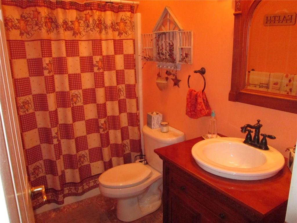 260 Glynn Road Chicora, PA 16025 - Photo 20 of 20 Main hallway bath room.