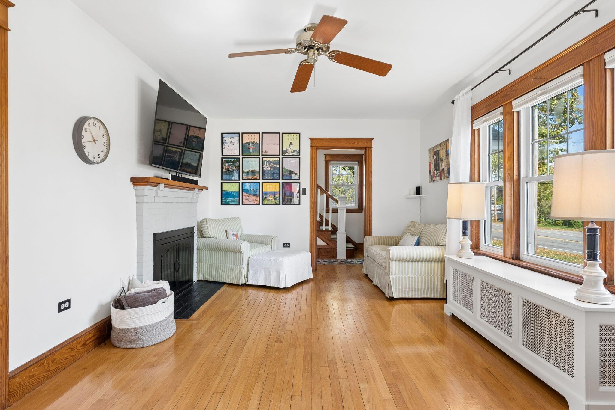 155 Black Point Road Scarborough, ME 04074 - Photo 17 of 40 Living Room