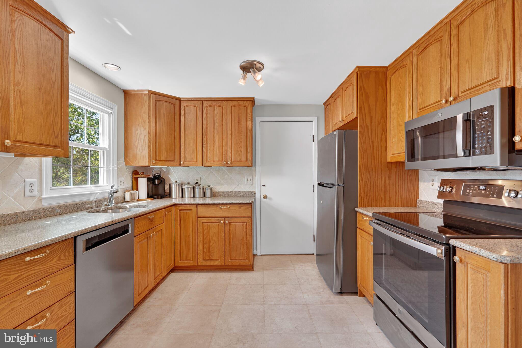 7620 Trail Run Road Falls Church, VA 22042 - Photo 8 of 35 Kitchen w/Door leading to Garage