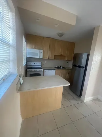 $1,600 | 110 Southeast 2nd Street, Unit 309, Hallandale Beach, FL 33009