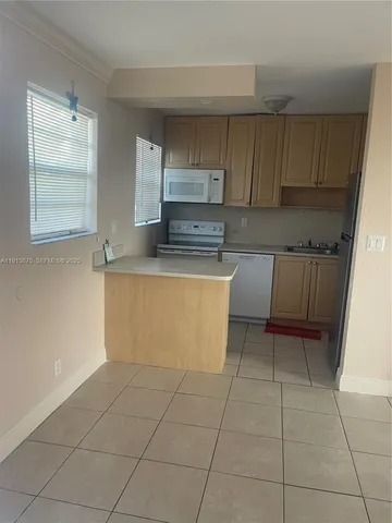 $1,600 | 110 Southeast 2nd Street, Unit 309, Hallandale Beach, FL 33009