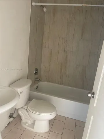 $1,600 | 110 Southeast 2nd Street, Unit 309, Hallandale Beach, FL 33009