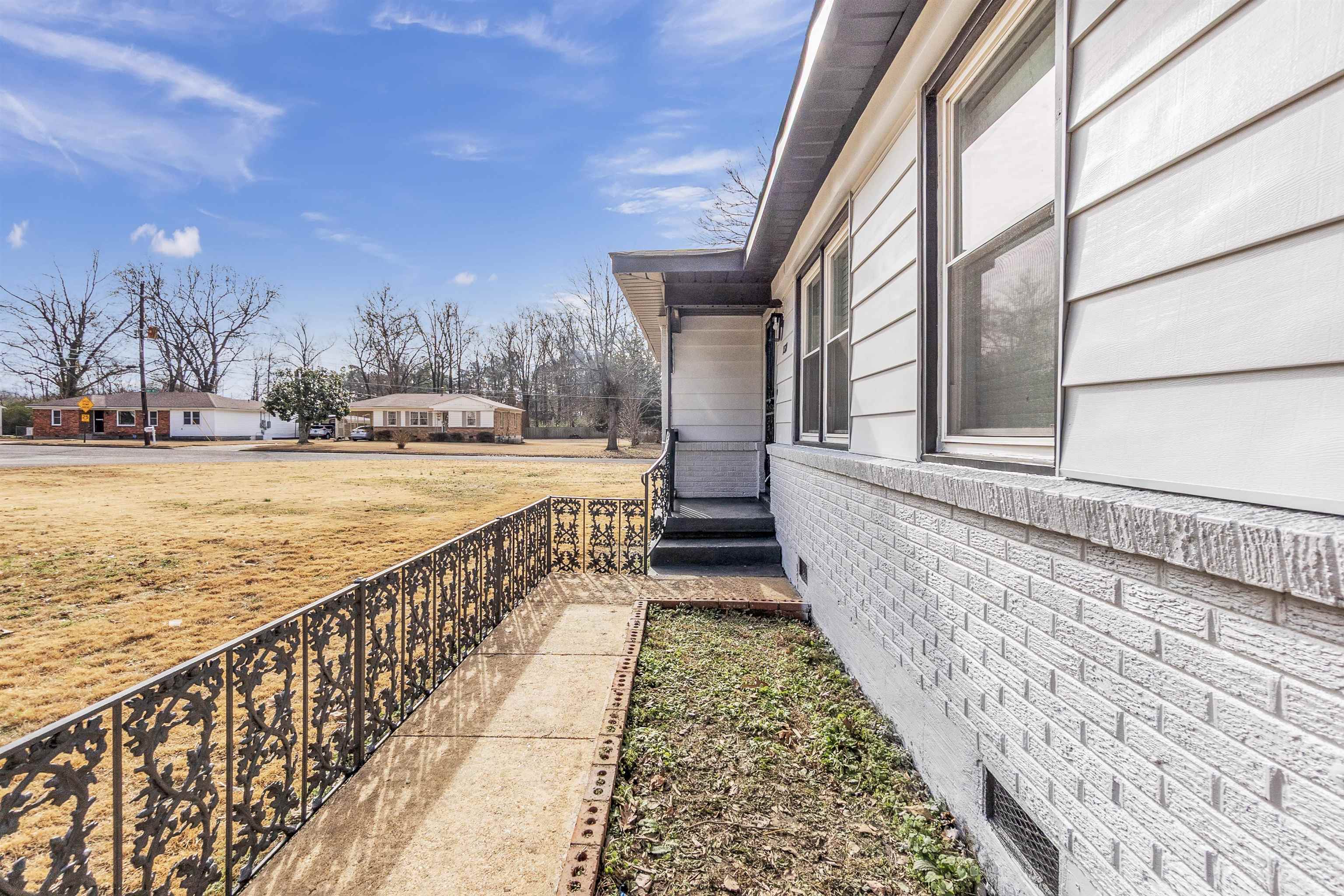 1371 Phillips Road Memphis, TN 38134 - Photo 4 of 35 View of yard featuring a residential view