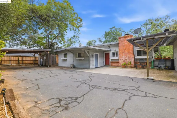 $415,000 | 585 East Jackson Street, Sonora, CA 95370