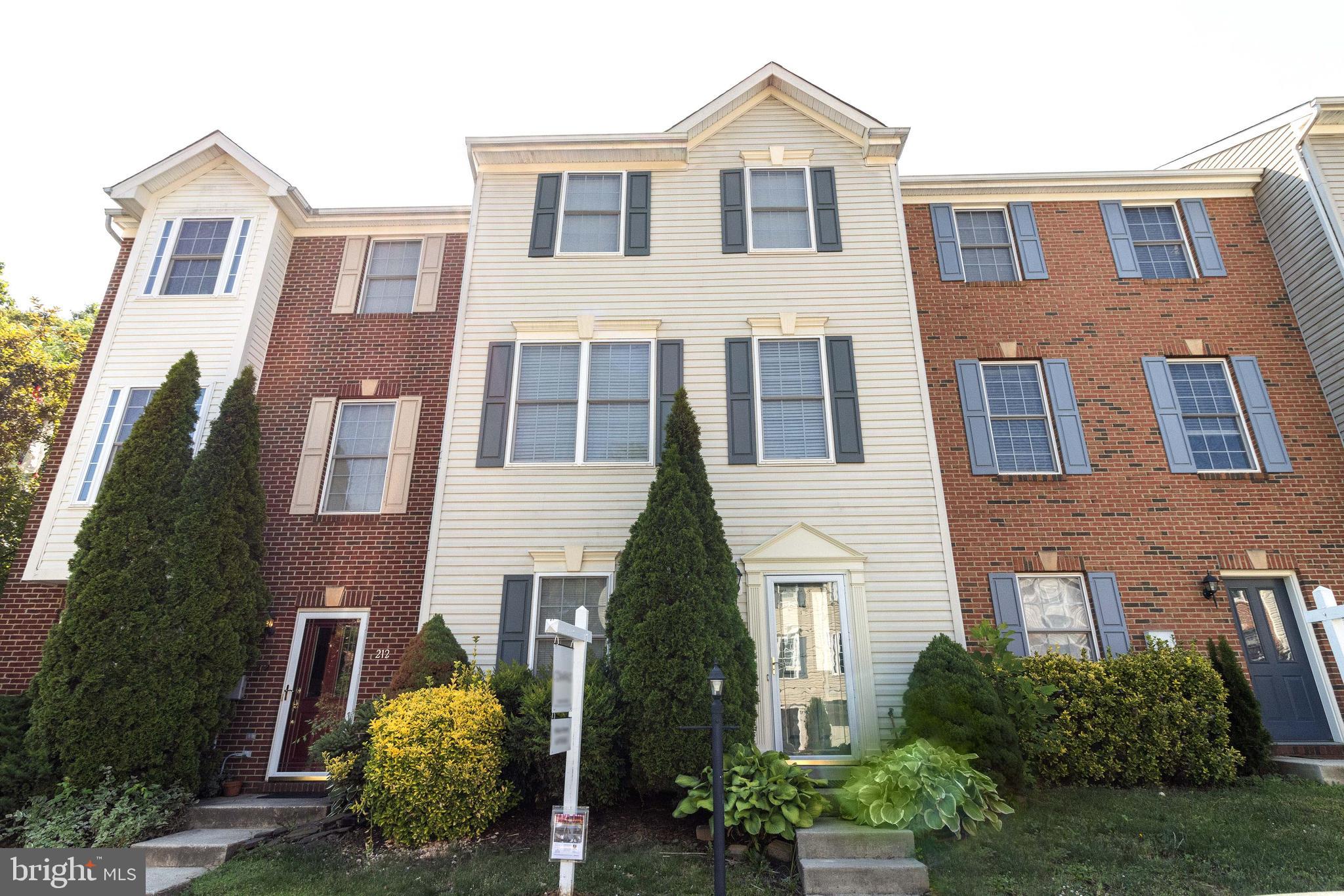 Spacious 3 Level Townhome in River Oaks