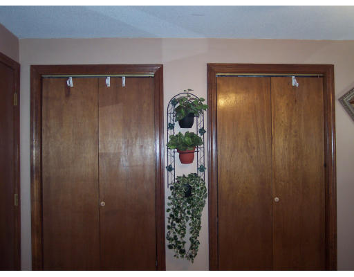 206 Durant Street Springfield, MA 01129 - Photo 7 of 9 Gallery Image 7