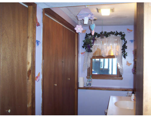 206 Durant Street Springfield, MA 01129 - Photo 8 of 9 Gallery Image 8