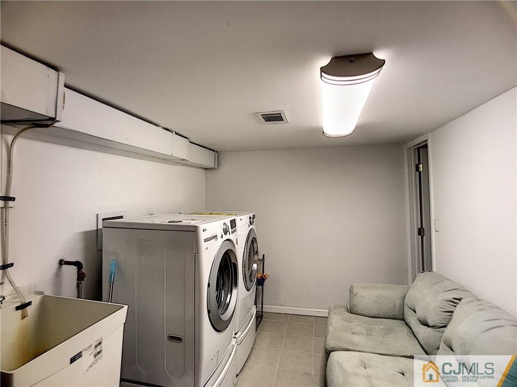 724 Palisade Road Union, NJ 07083 - Photo 17 of 20 a utility room with dryer and washer
