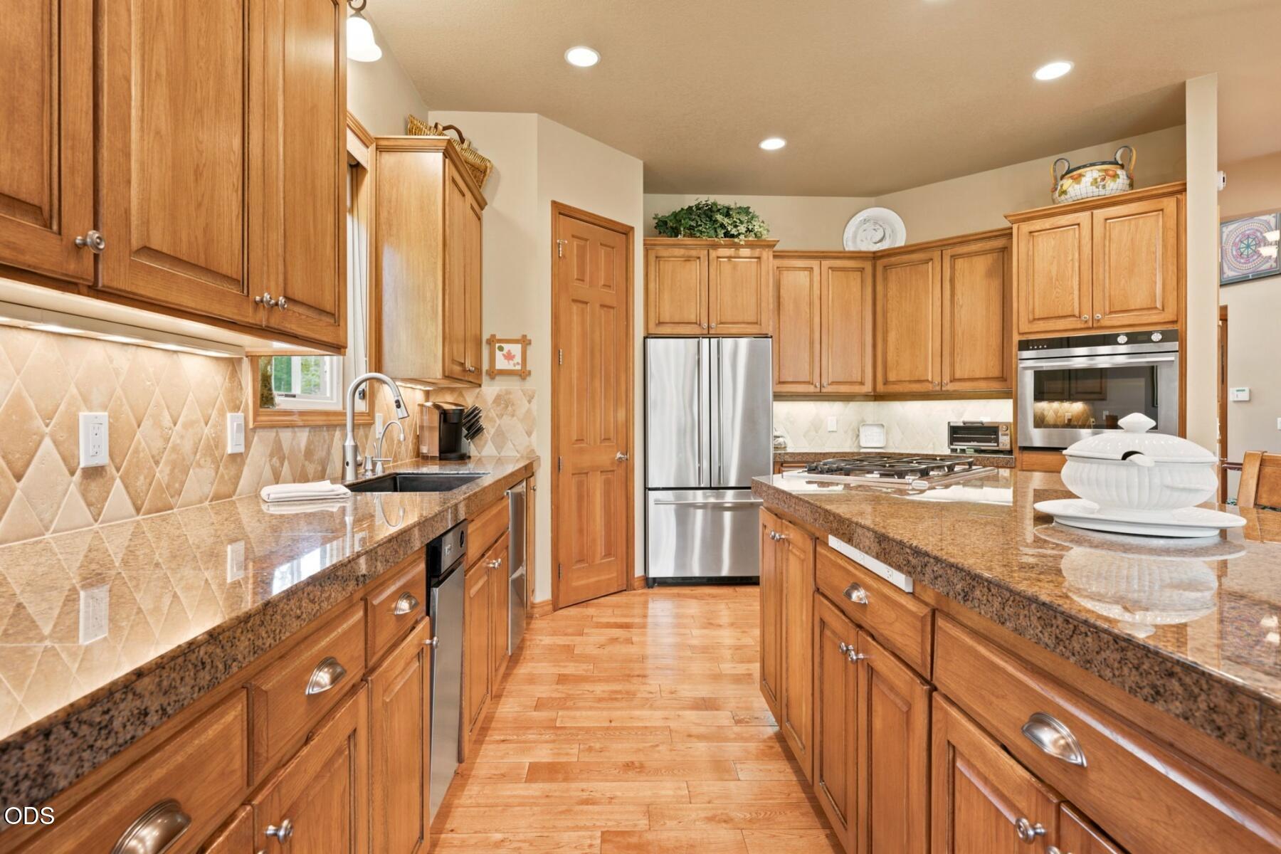 62028 Fall Creek Loop Bend, OR 97702 - Photo 16 of 53