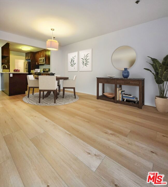 832 3rd Street, Unit 203 Santa Monica, CA 90403 - Photo 8 of 16 a living room with furniture and a potted plant