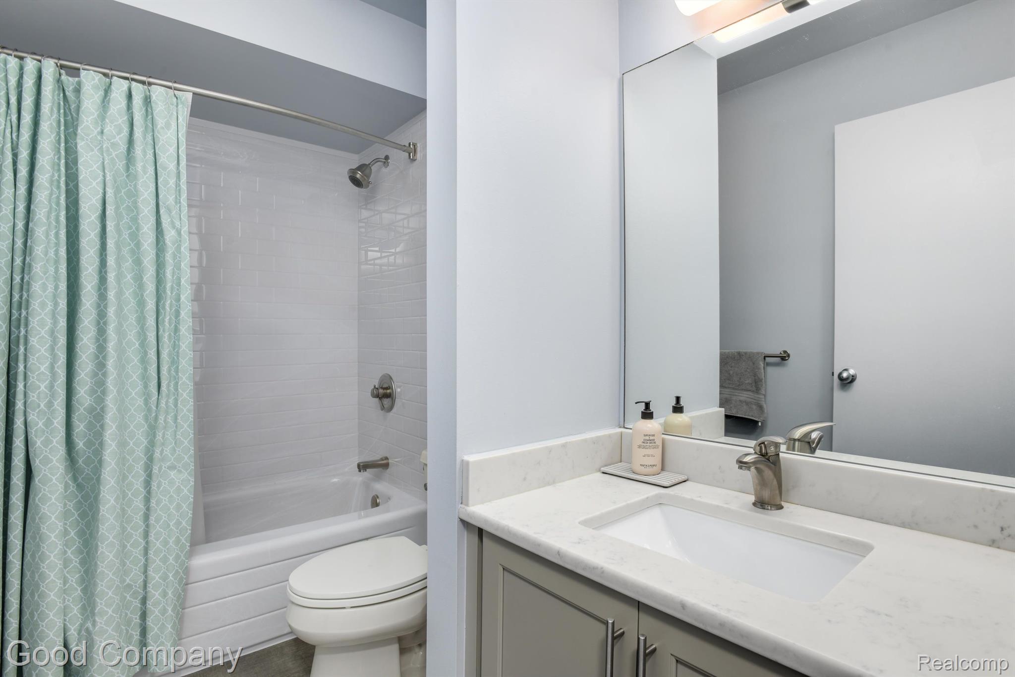 617 Ashley Circle East Rochester, MI 48307 - Photo 23 of 38
