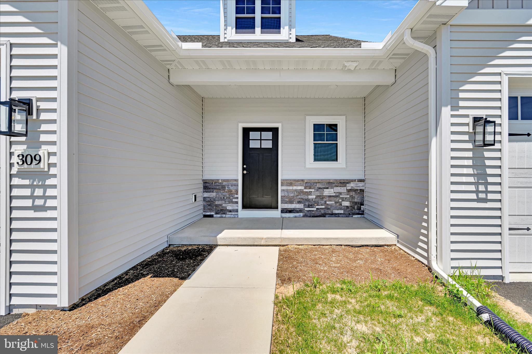 309 Ridgefield Drive Elizabethtown, PA 17022 - Photo 3 of 34 Entrance