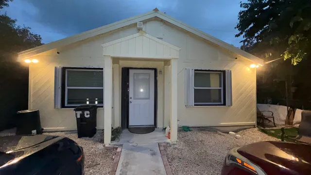 $2,250 | 91790 Overseas Highway, Unit BACK, Tavernier, FL 33070