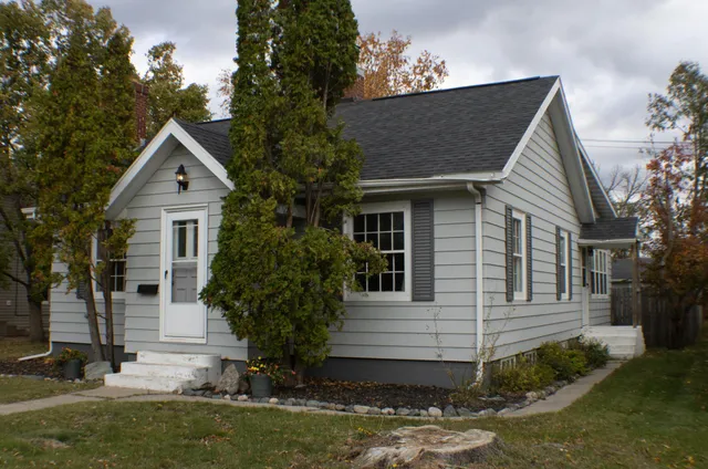 $219,000 | 1410 Beltrami Avenue Northwest, Bemidji, MN 56601