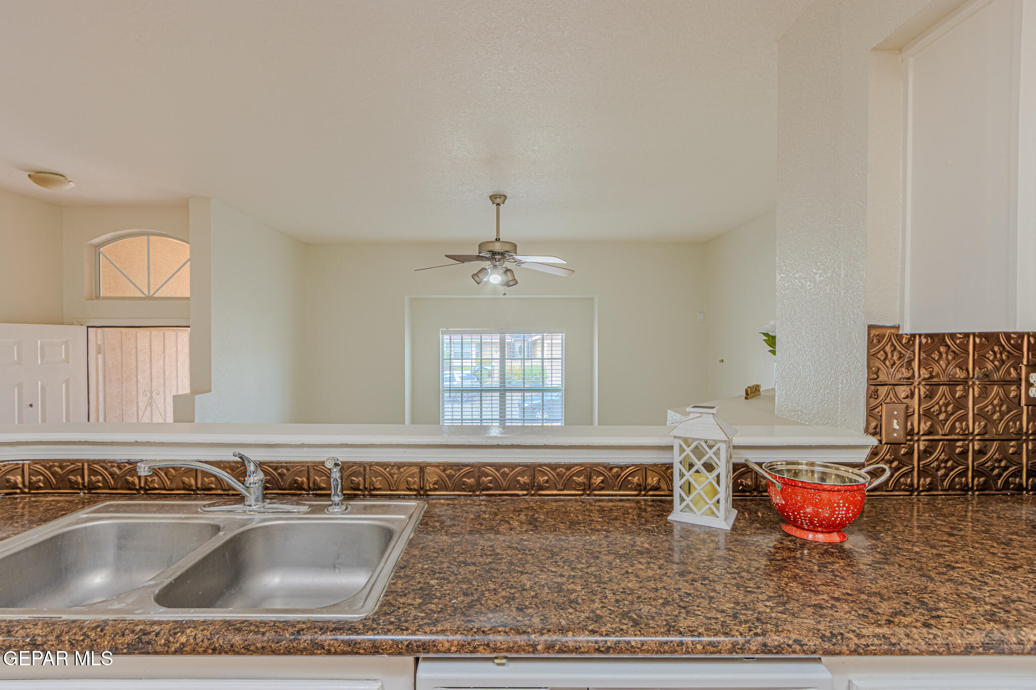 1420 Black Ridge Drive El Paso, TX 79912 - Photo 11 of 34 Kitchen