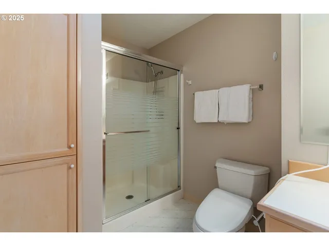 $400,000 | 9735 Southwest Tualatin Road, Tualatin, OR 97062