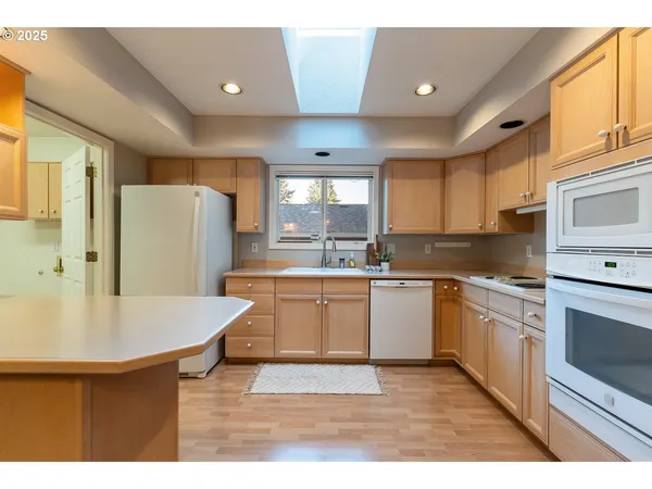 $390,000 | 9735 Southwest Tualatin Road, Tualatin, OR 97062
