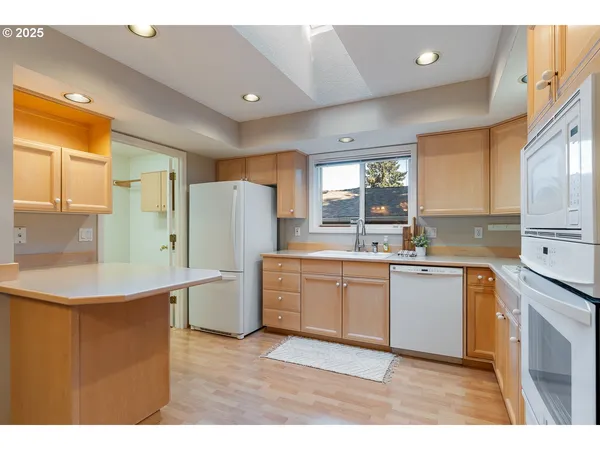 $390,000 | 9735 Southwest Tualatin Road, Tualatin, OR 97062