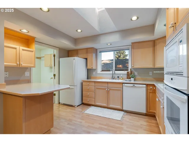 $400,000 | 9735 Southwest Tualatin Road, Tualatin, OR 97062