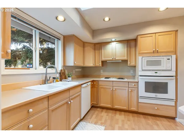 $390,000 | 9735 Southwest Tualatin Road, Tualatin, OR 97062