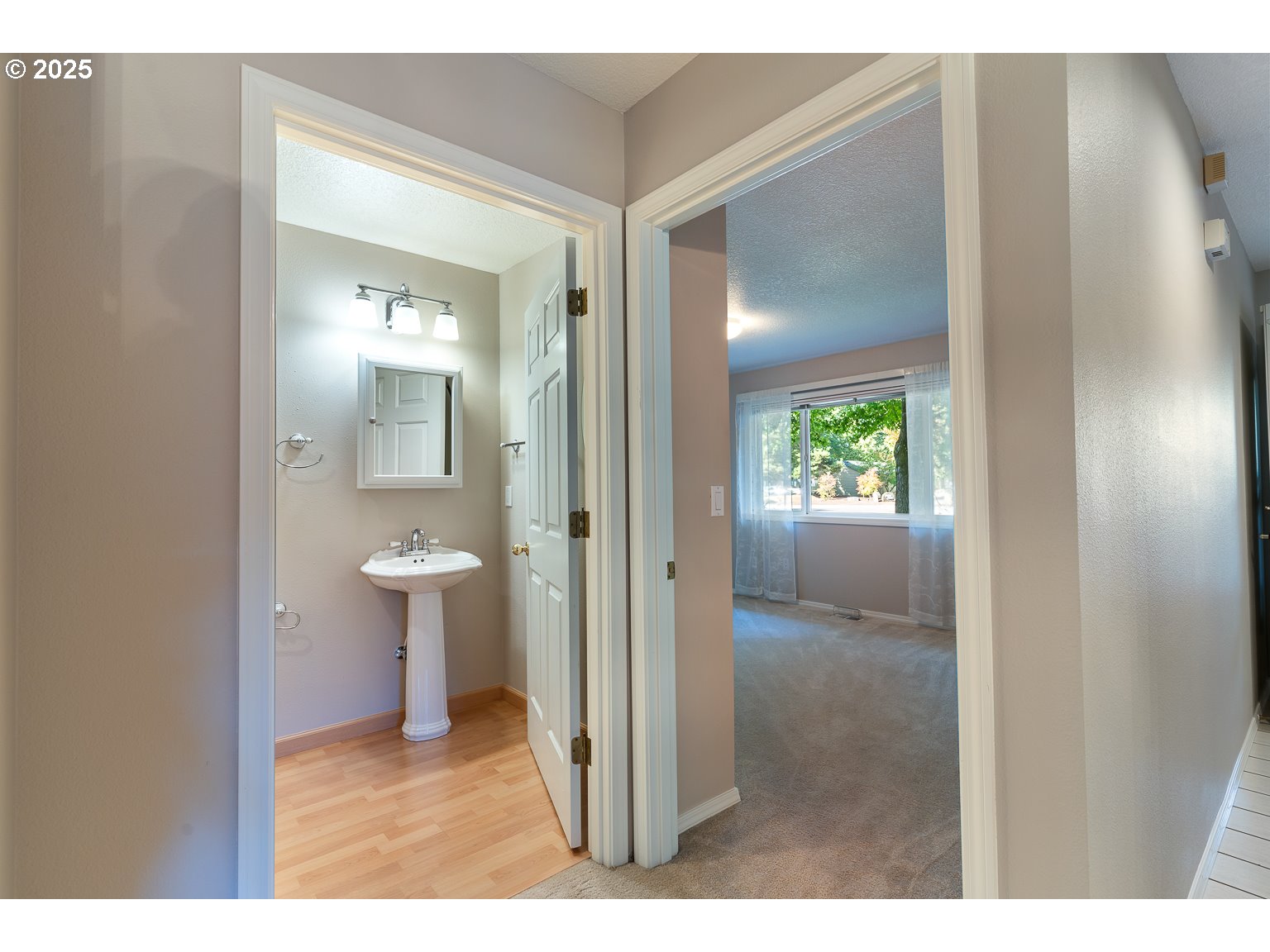 9735 Southwest Tualatin Road Tualatin, OR 97062 - Photo 3 of 28