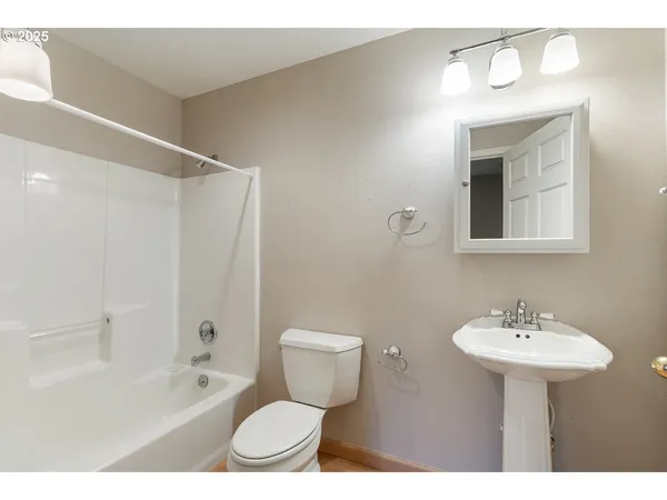 $390,000 | 9735 Southwest Tualatin Road, Tualatin, OR 97062