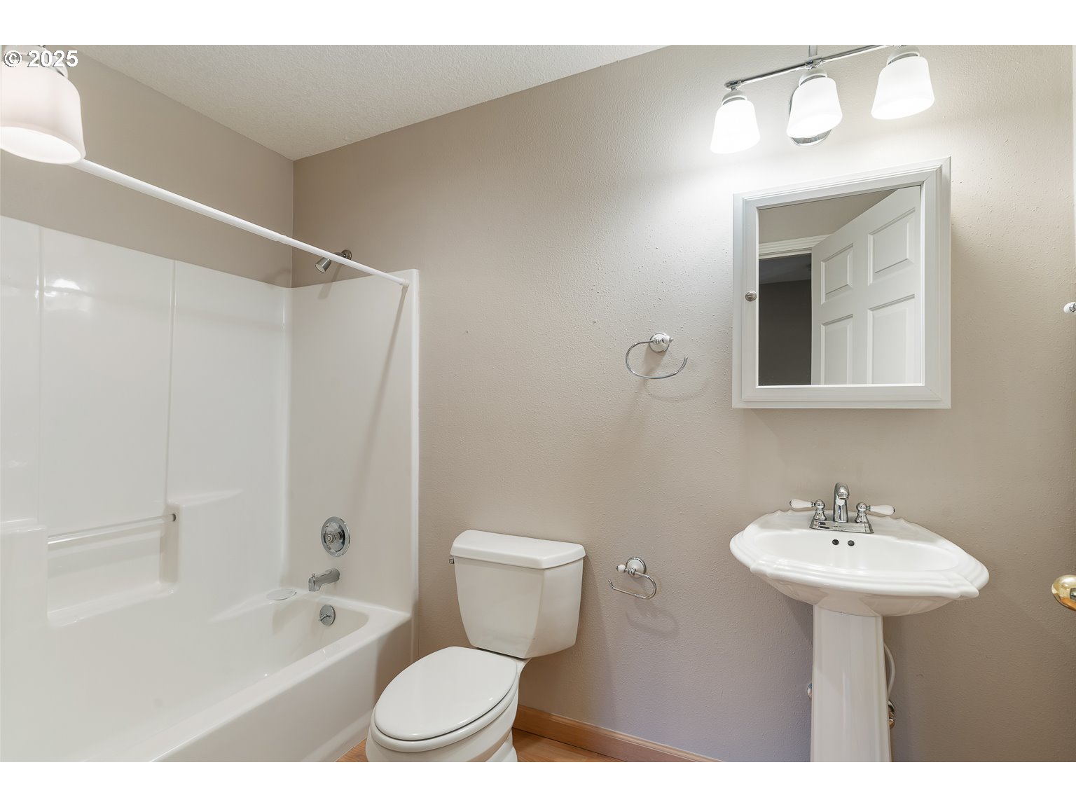 9735 Southwest Tualatin Road Tualatin, OR 97062 - Photo 6 of 28