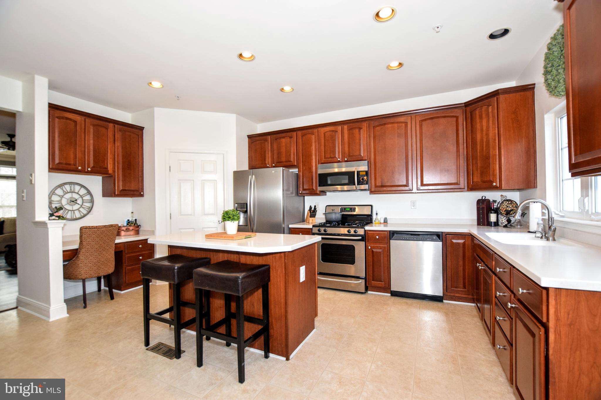 5103 Key View Way Perry Hall, MD 21128 - Photo 10 of 32 Gas Stove, Recessed Lights, SPACE GALORE!