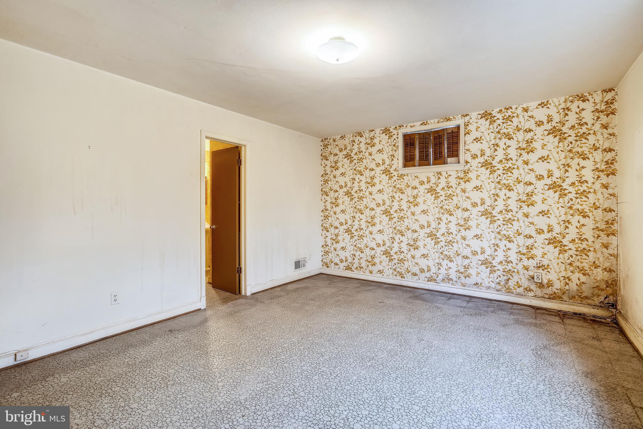 11740 Glen Mill Road Potomac, MD 20854 - Photo 35 of 44 LARGE 5TH BEDROOM