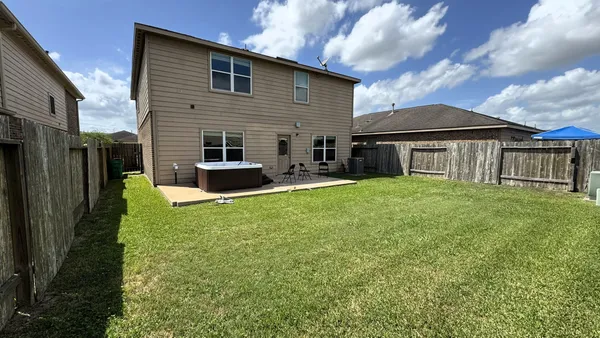 $300,000 | 9427 Ruby Mist Drive, Rosharon, TX 77583