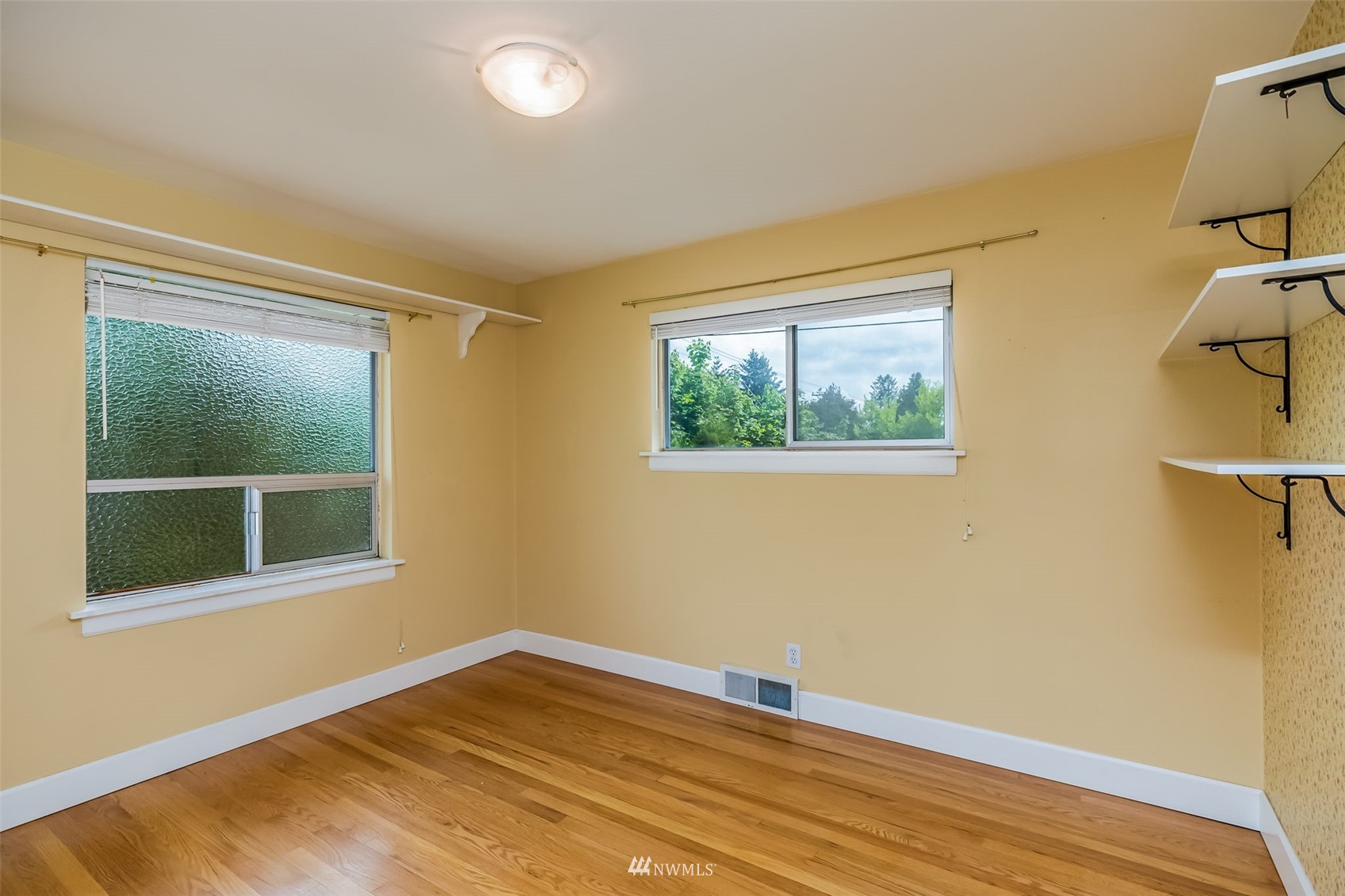8402 13th Avenue Southwest Seattle, WA 98106 - Photo 12 of 40 a view of empty room with wooden floor and fan
