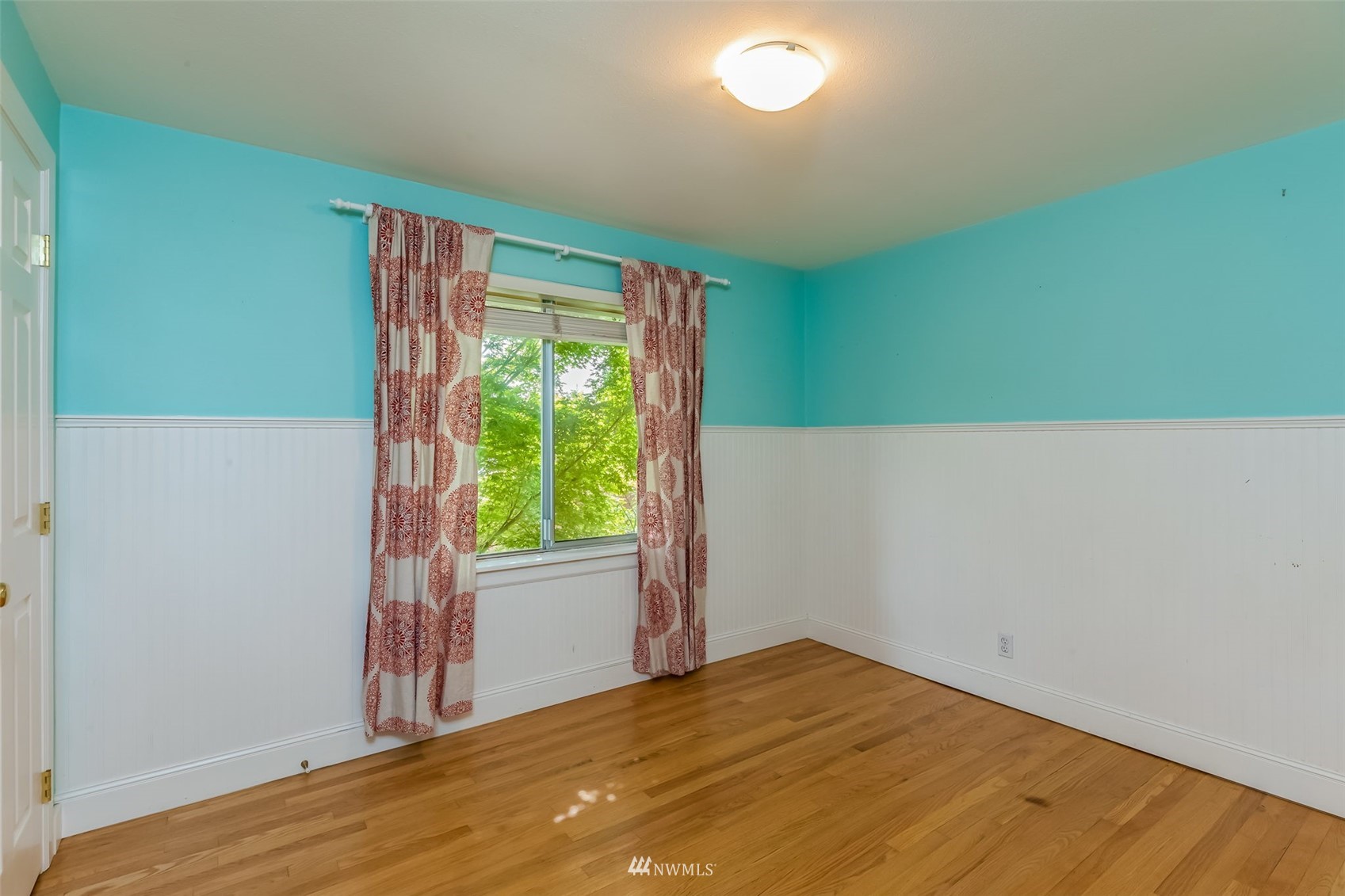 8402 13th Avenue Southwest Seattle, WA 98106 - Photo 13 of 40 a view of empty room with wooden floor and fan