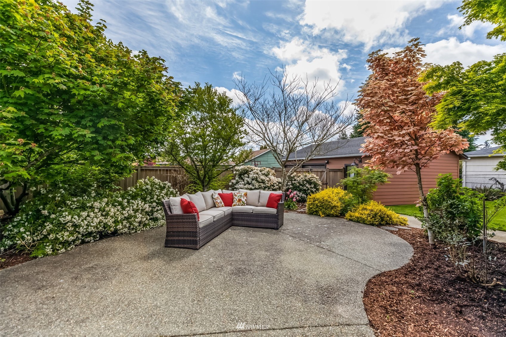8402 13th Avenue Southwest Seattle, WA 98106 - Photo 31 of 40 a view of a garden with patio