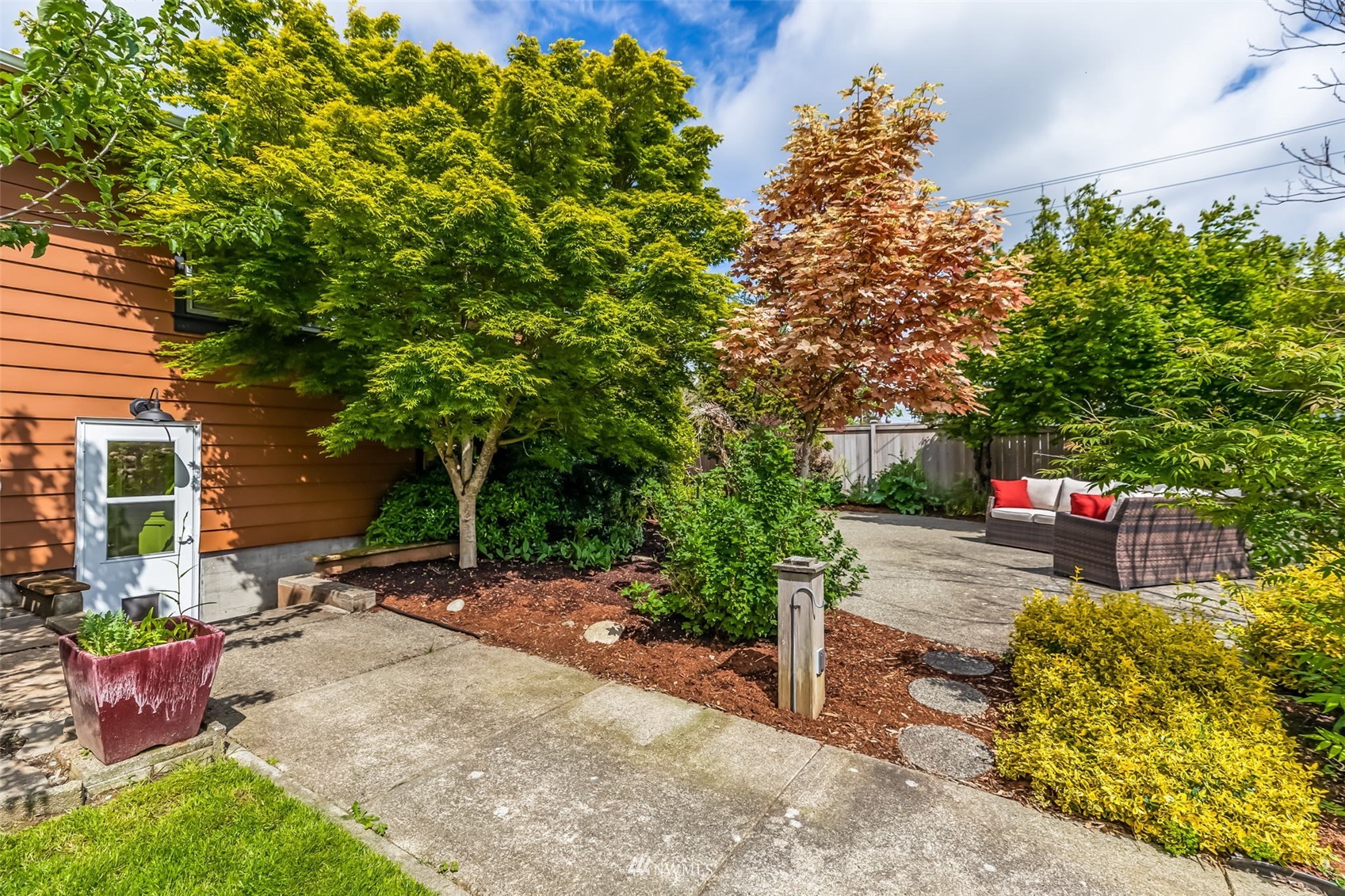 8402 13th Avenue Southwest Seattle, WA 98106 - Photo 35 of 40 a street view with sitting space