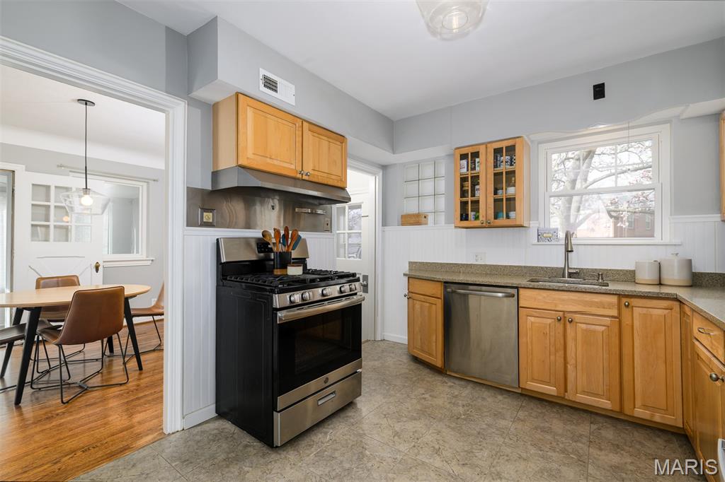 1527 South Rock Hill Road Webster Groves, MO 63119 - Photo 14 of 34