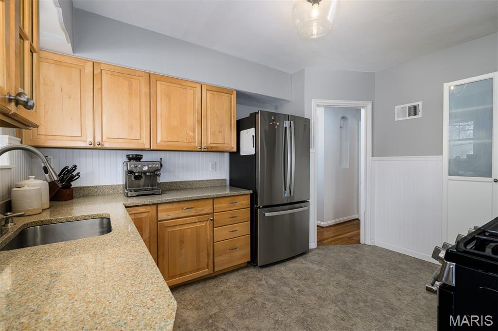 1527 South Rock Hill Road Webster Groves, MO 63119 - Photo 15 of 34