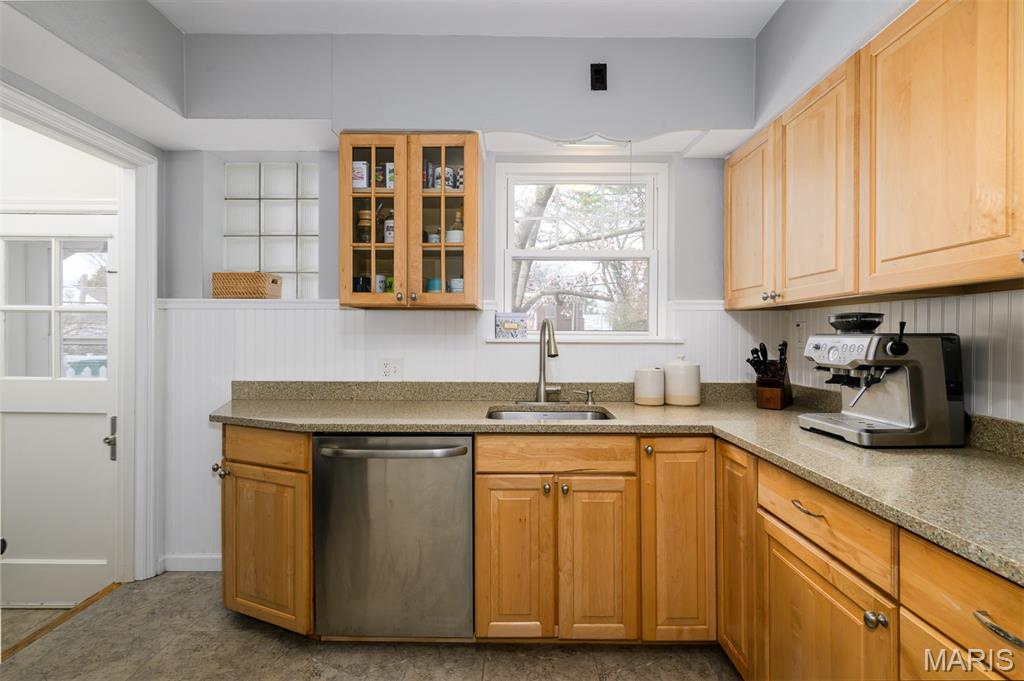 1527 South Rock Hill Road Webster Groves, MO 63119 - Photo 16 of 34