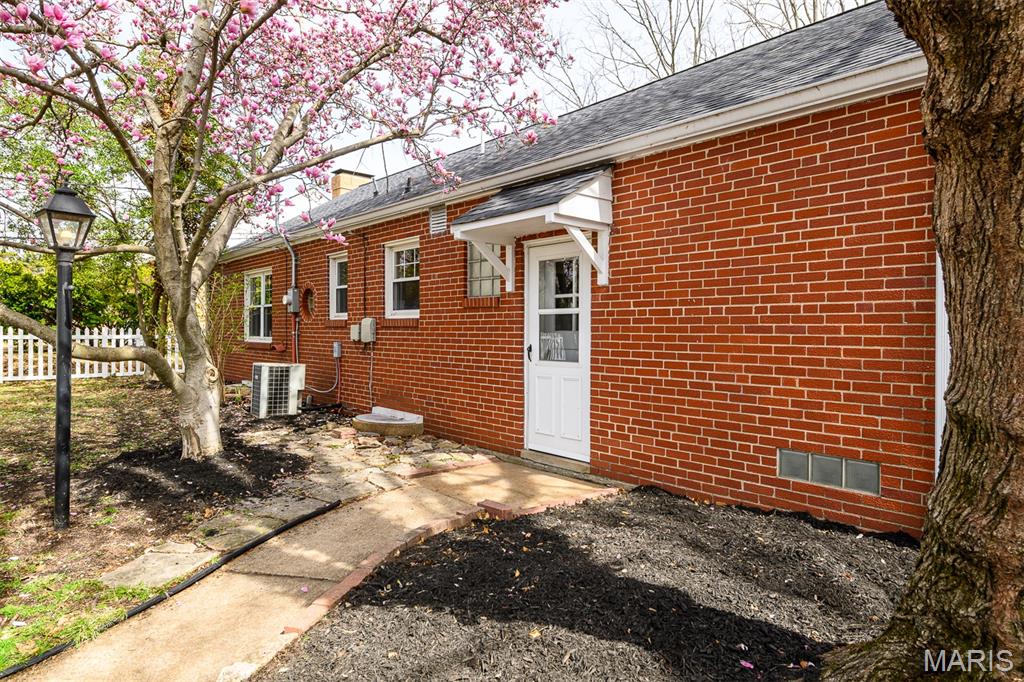 1527 South Rock Hill Road Webster Groves, MO 63119 - Photo 32 of 34