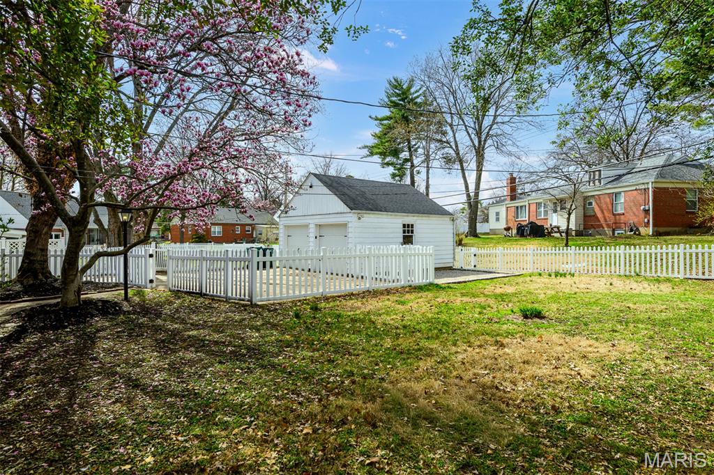 1527 South Rock Hill Road Webster Groves, MO 63119 - Photo 33 of 34