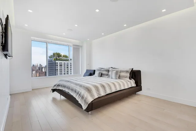 $3,350,000 | 200 East 69th Street, Unit 31A | Lenox Hill