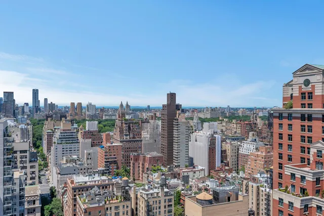 $3,350,000 | 200 East 69th Street, Unit 31A | Lenox Hill