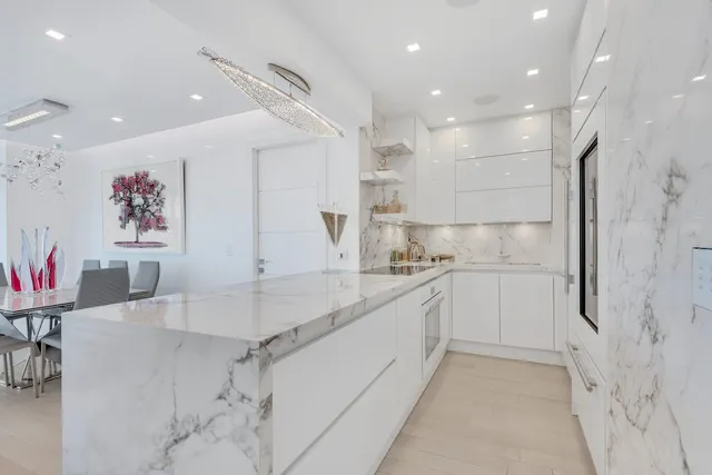 $3,350,000 | 200 East 69th Street, Unit 31A | Lenox Hill